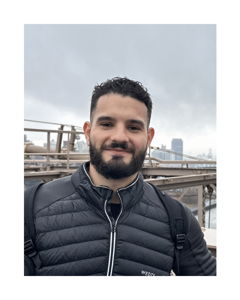 Victor Khodair, psicólogo clínico em Americana (SP). Atendimentos online e presenciais focados em autoestima, saúde emocional e desenvolvimento pessoal para homens.