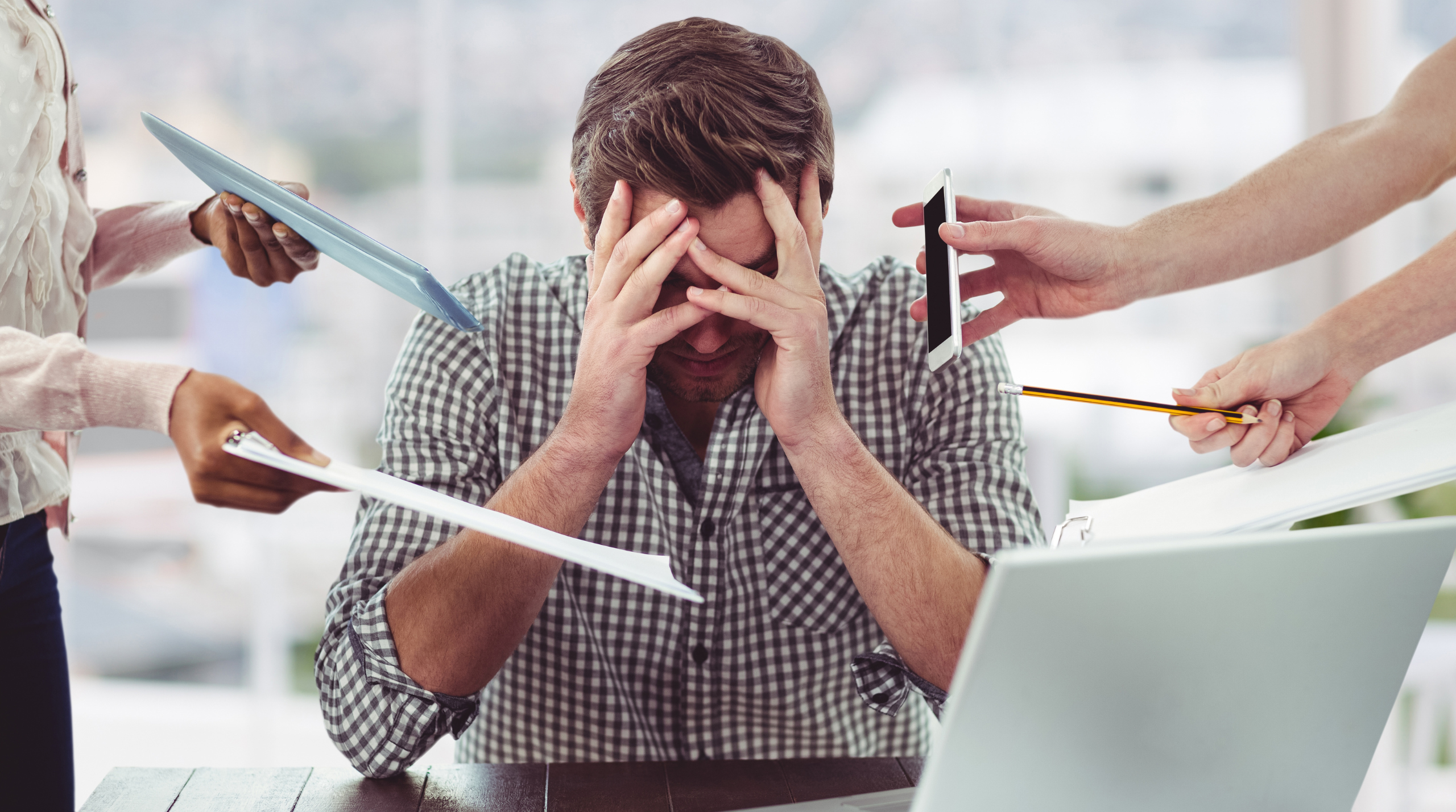 A pressão do dia a dia pode desencadear sintomas de estresse em homens adultos, afetando tanto a saúde física quanto a mental.
